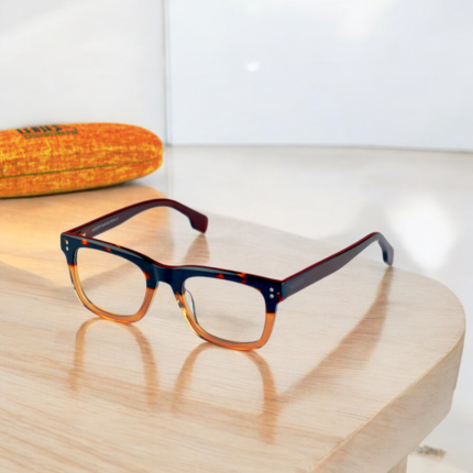 Eyeglass